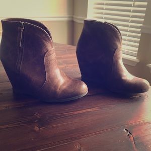 Qupid brown wedge booties